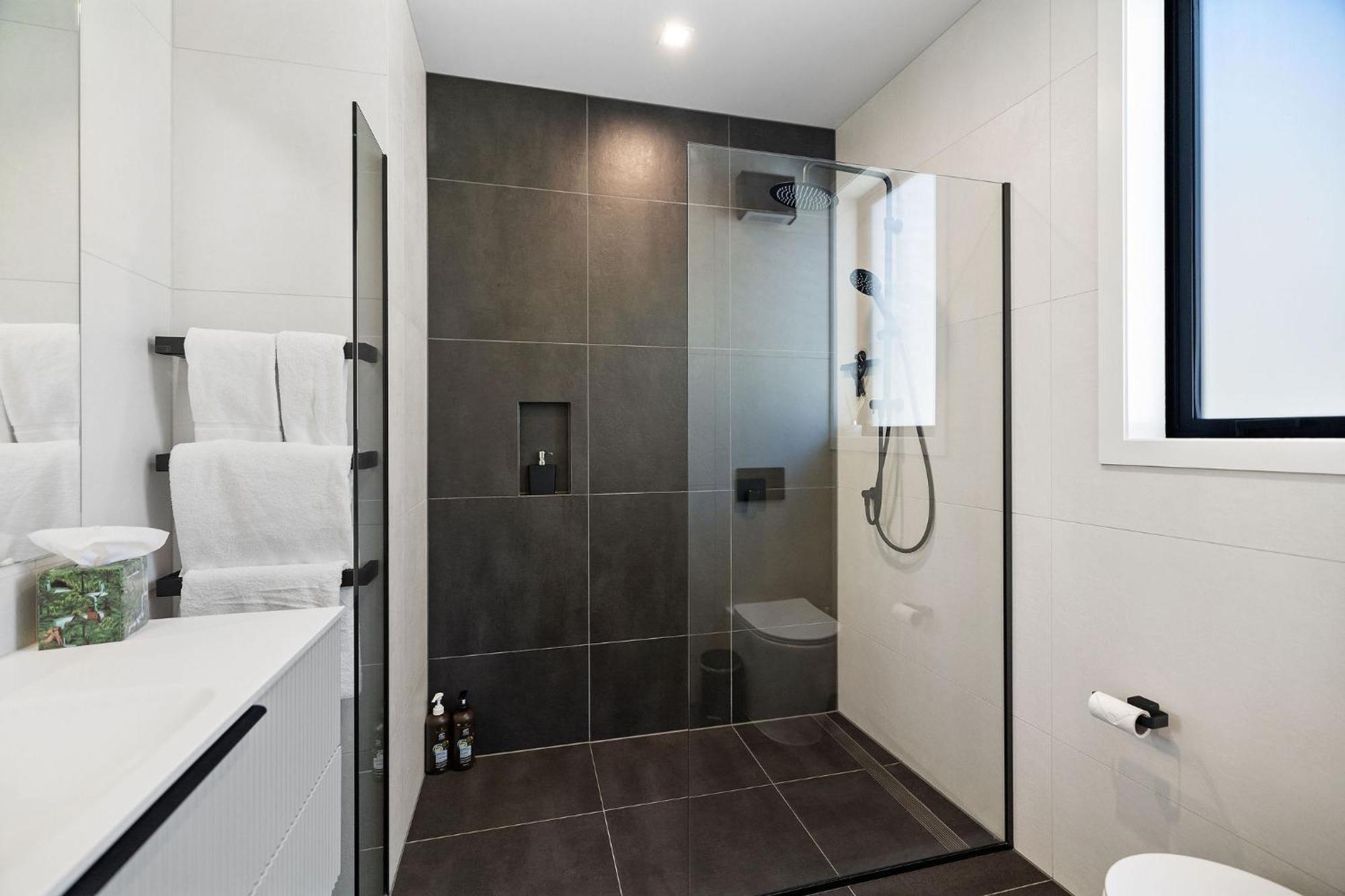 Homestead Retreat - 2 Bedroom - Lake View Queenstown Kültér fotó