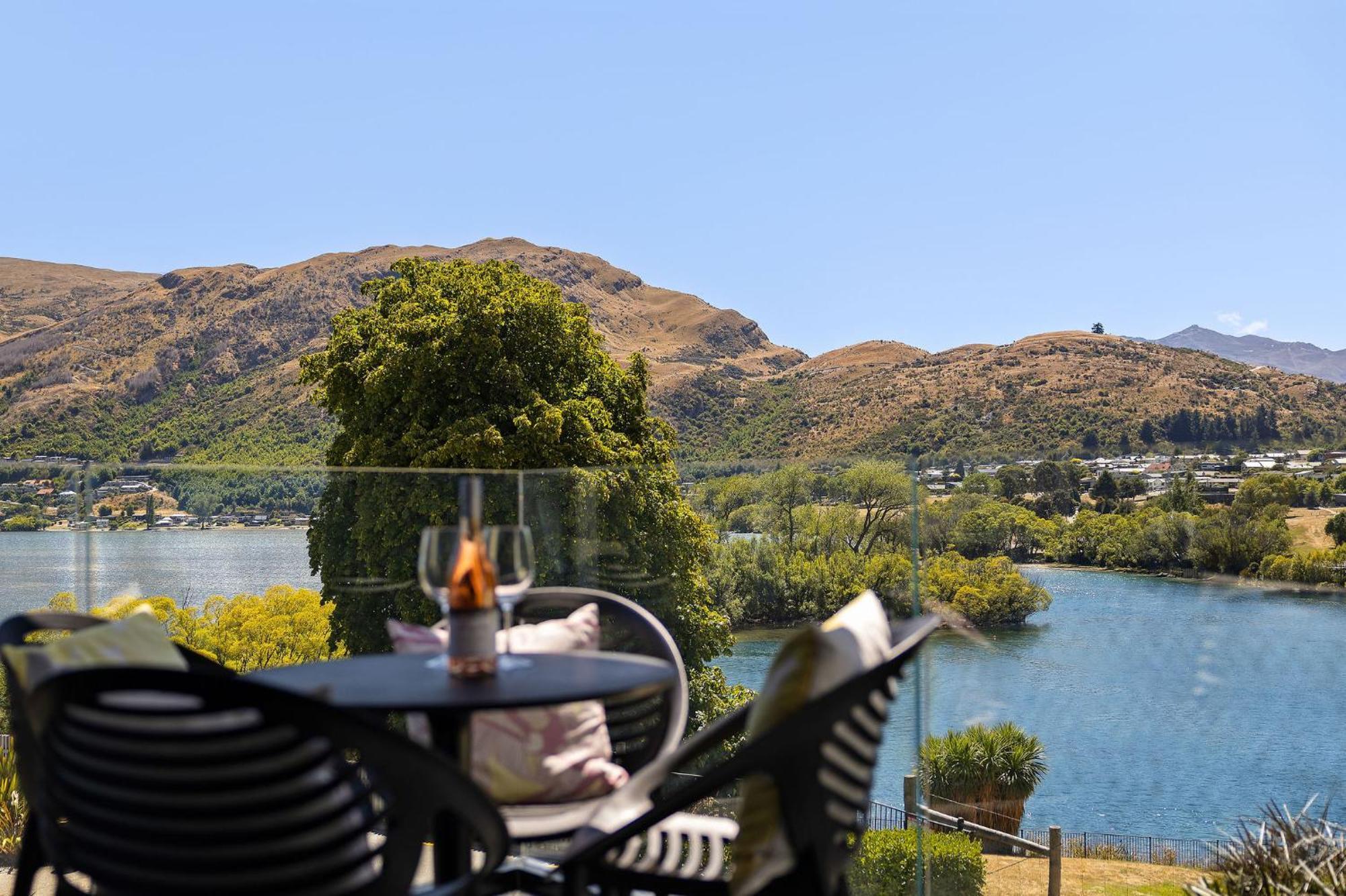 Homestead Retreat - 2 Bedroom - Lake View Queenstown Kültér fotó